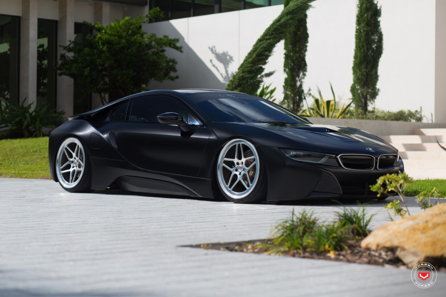 BMW i8   LC104