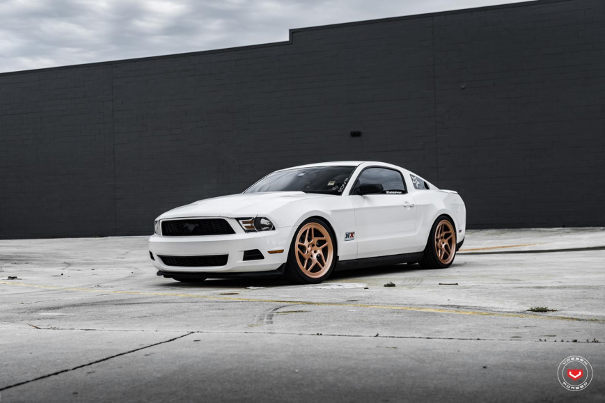 Ford Mustang   LC104T
