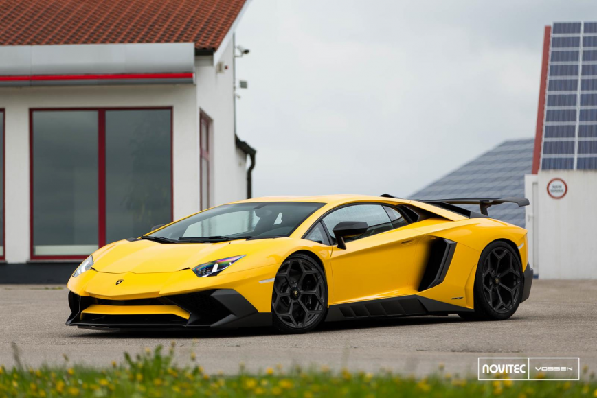 Lamborghini Aventador   