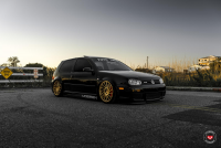 ���� ������� Vossen: VW Golf �� ������ Vossen VPS-305T